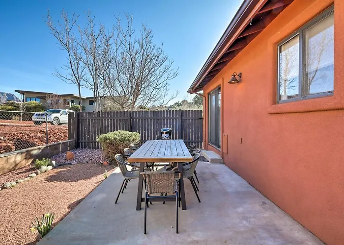 Dom wakacyjny Red Rock Retreat Near Sedona's Trails *