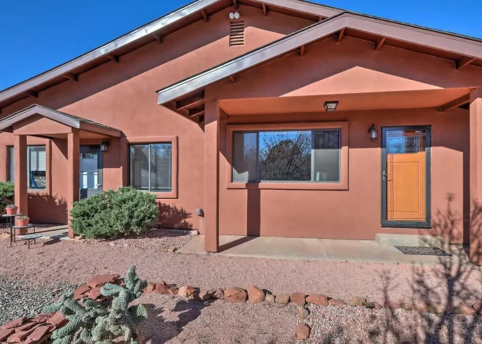 Dom wakacyjny Red Rock Retreat Near Sedona's Trails *